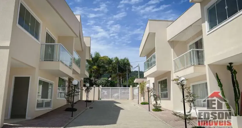 À venda casa em condomínio com 3 quartos, sendo 1 suíte e 2 demi-suíte