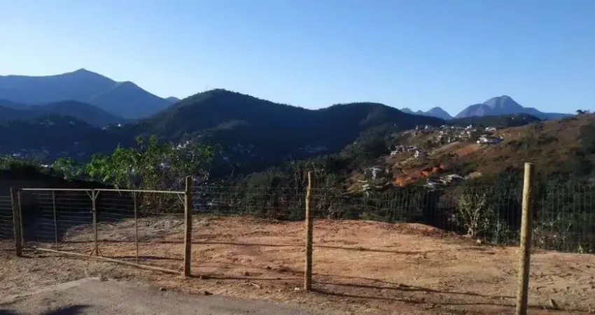 Terreno à venda na Rua Bolívia, Nogueira, Petrópolis