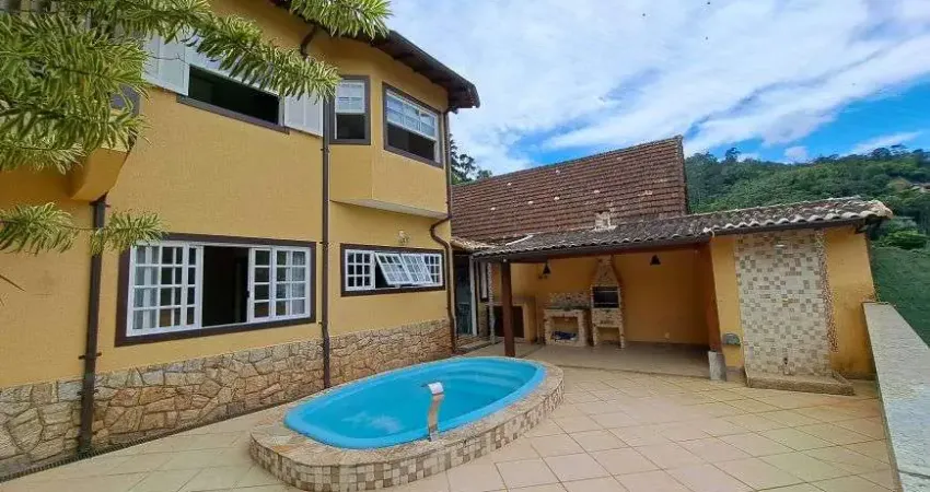 Casa com 4 quartos à venda na Rua Divino Espírito Santo, Carangola, Petrópolis