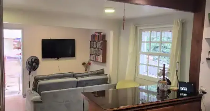 VENDA - Casa duplex com 2 quartos e vaga de garagem no Valparaiso