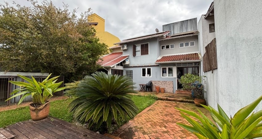 Excelente casa no bairro santa mônica uma quadra da madre benvenutta