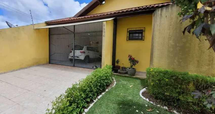 Casa à venda com 3 quartos, sendo 1 suíte, no bairro Jardim Paulistano em Campina Grande
