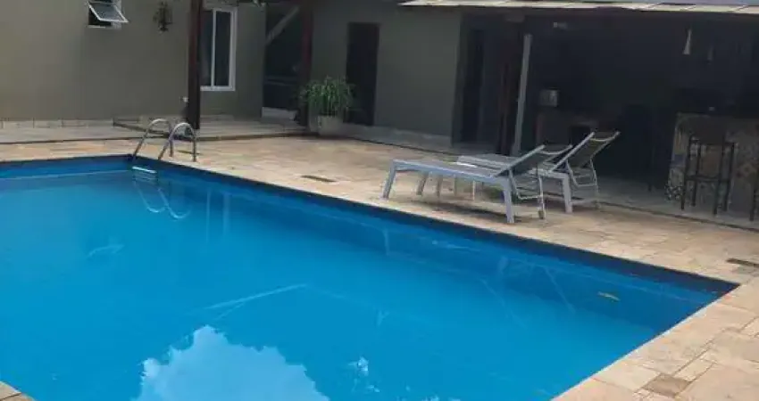 Casa à venda no Parque Petrópolis, Mairiporã