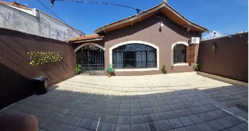 Linda Casa Térrea com Piscina em Santa Terezinha com 350m² , 3 dormitórios e 4 vagas