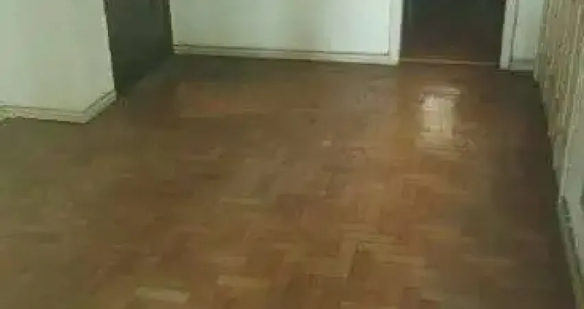 Vendo ótimo apto de 3 quartos bem espaçoso no centro da cidade sem garagem