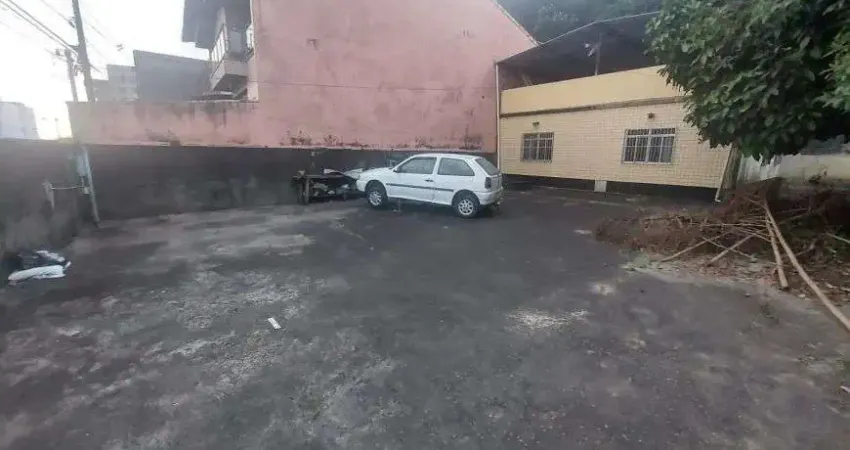 Alugo imóvel de 3 quartos e amplo quintal tanto residencia quanto para empresa