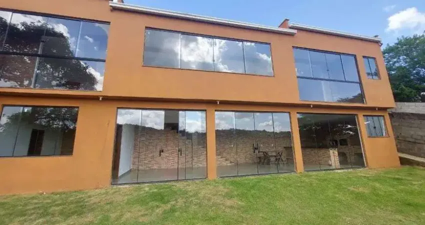 Alugo e vendo excelente casa no condomínio village salvaterra.