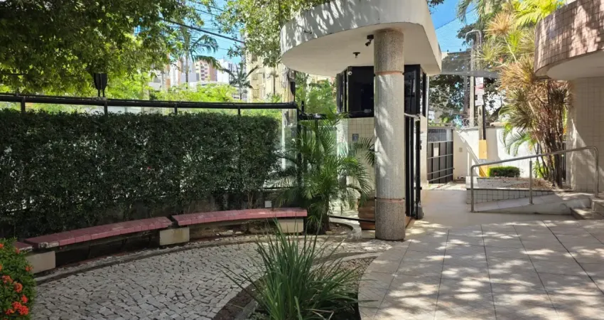 Apartamento de 60m², com 2 quartos (1 suíte), 2 banheiros, 2 vagas, no meireles, perto da praia, estaurantes, farmácias e clínicas médicas.