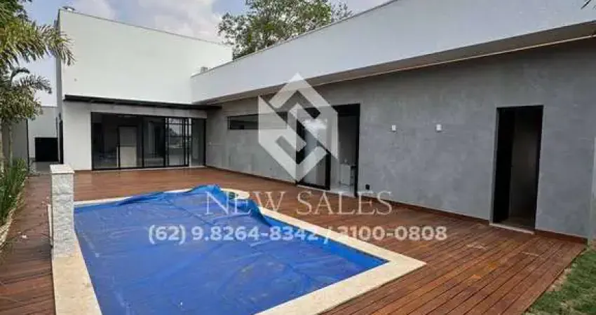 Casa Térrea de Alto Padrão no Cond. do Lago com 3 Suítes e Piscina