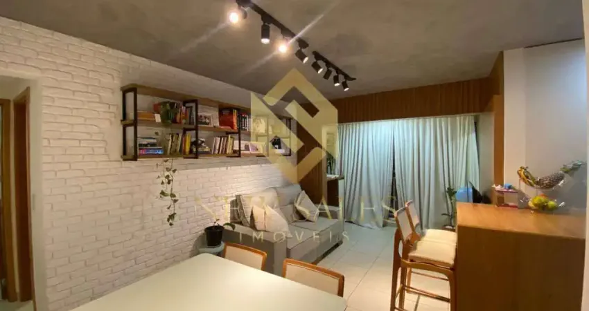 Apartamento- 2 quartos, 1 suíte, 60m², armários- jardim atlântico