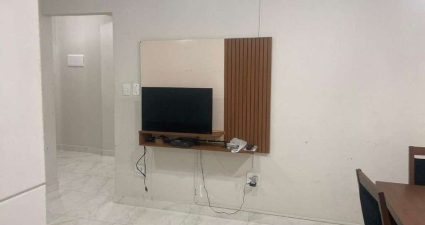 Apartamento em Prédio Frente Mar - Reformado e Mobiliado! Oportunidade!