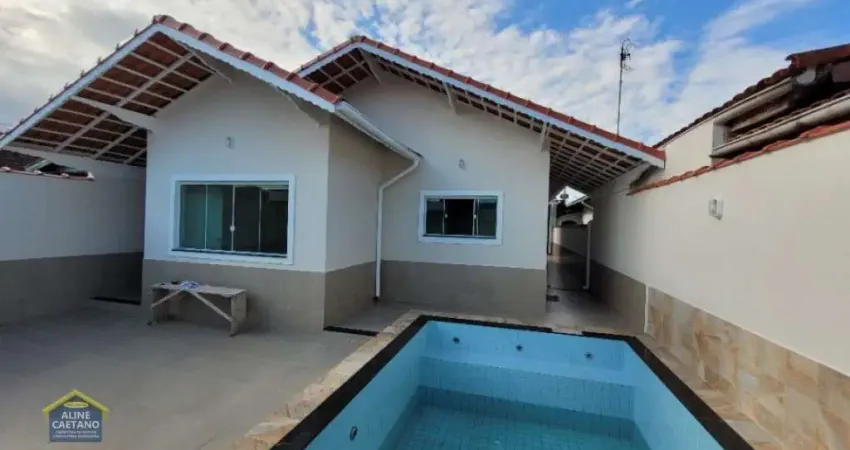 Linda Casa Térrea Isolada 3 suítes - 3 vagas - 450 mts do mar!
