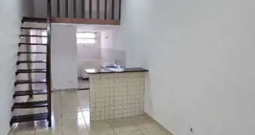 Lindo Kitão no Térreo com Mezanino - Próximo aos comércios da região!