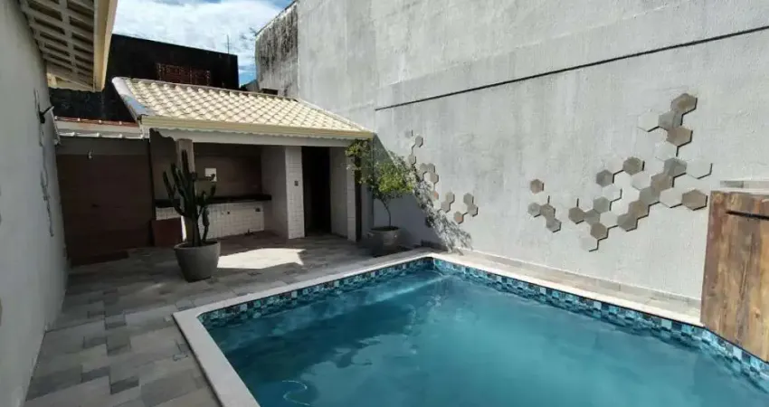 Linda Casa Térrea Isolada Alto Padrão à 300mts do mar!