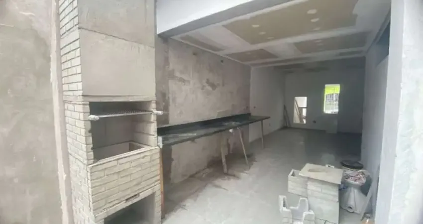 Casa Geminada com 3 suítes - 2 vagas - Reformada! Financia ou Parcele Direto!