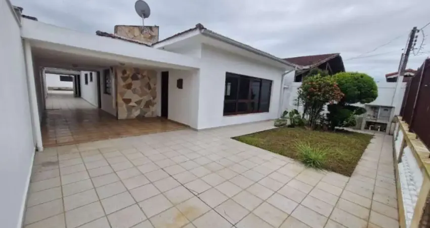 Linda Casa Térrea Isolada em localização estratégica! Podendo ser Comercial ou Residencial!