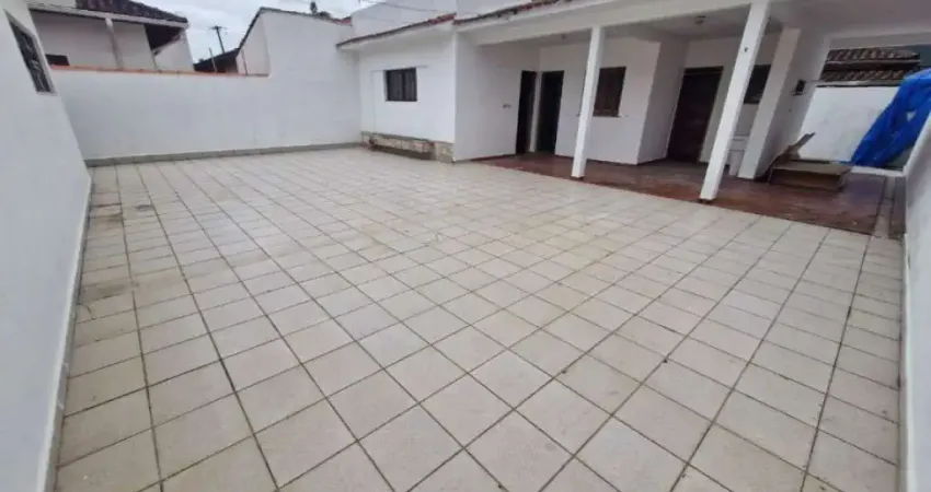 Linda casa térrea isolada em localização estratégica! podendo ser comercial ou residencial!