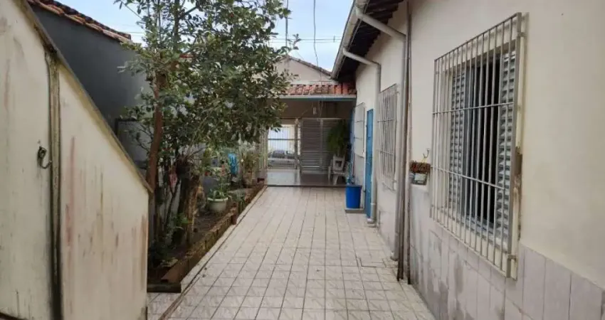 Casa isolada com 2 dorms + 1 dorm na edícula - 5 vagas - financia!