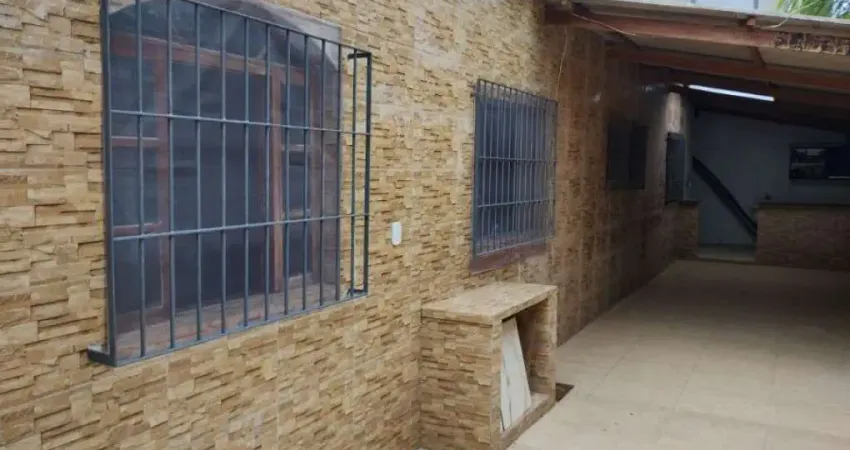 Casa Térrea Geminada com 2 dorms 4 vagas de garagem! Financia!