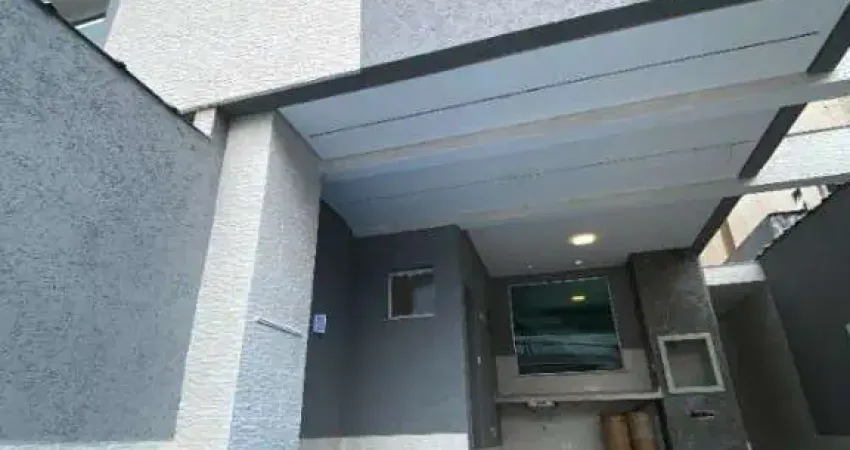 Sobrado Novo com 3 suítes 3 vagas de garagem! Lado Praia! Financia!