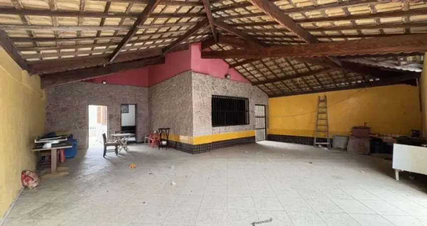 CASA A 200 METROS DA PRAIA, PISCINA , EDÍCULA , QJUINTAL SUPER ESPAÇOSO.