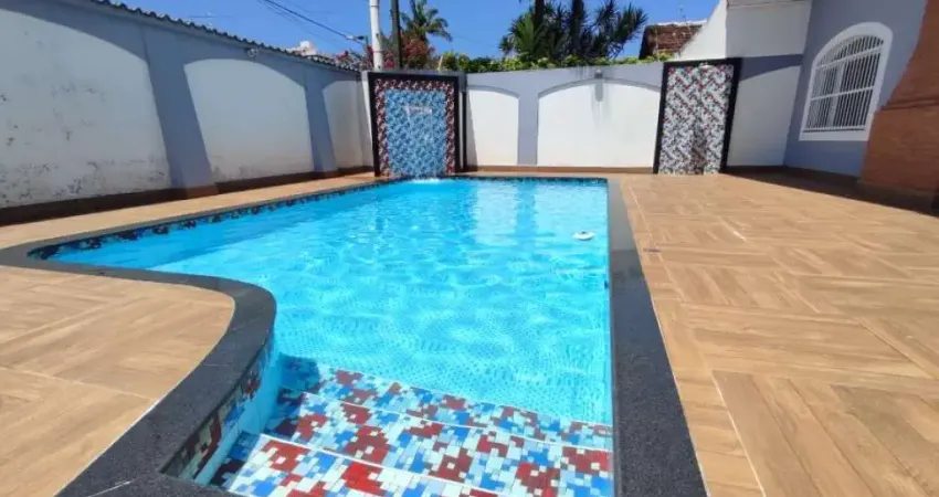 Lindo sobrado com piscina e espaço gourmet com churrasqueira a carvão!