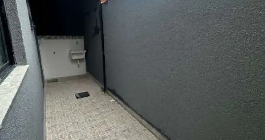 Linda Casa Térrea de Condomínio com 1 dorm! Financia! Quintal Privativo!