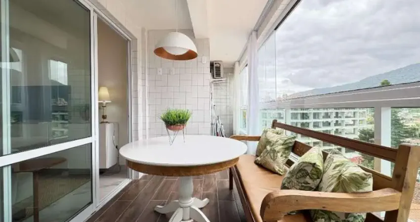 Apartamento Mobiliado em Prédio Frente Mar - Com lazer e Varanda Gourmet!