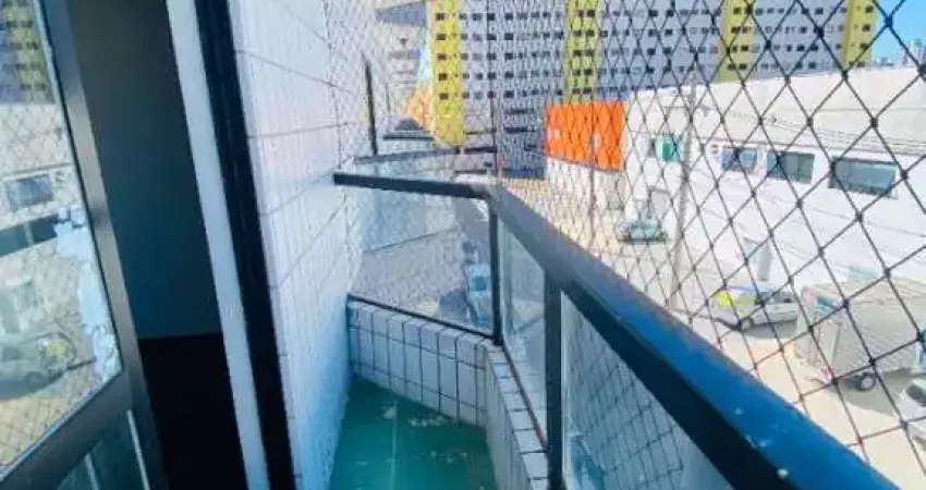 Linda Kit com Varanda Frente Rua em Excelente Localização! Financia!