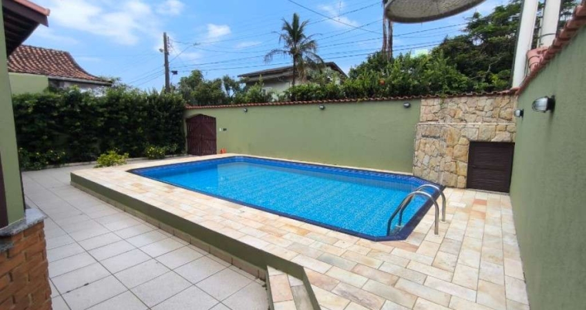 Oportunidade!! Casa com piscina,03 dorms, pertinho da praia!!