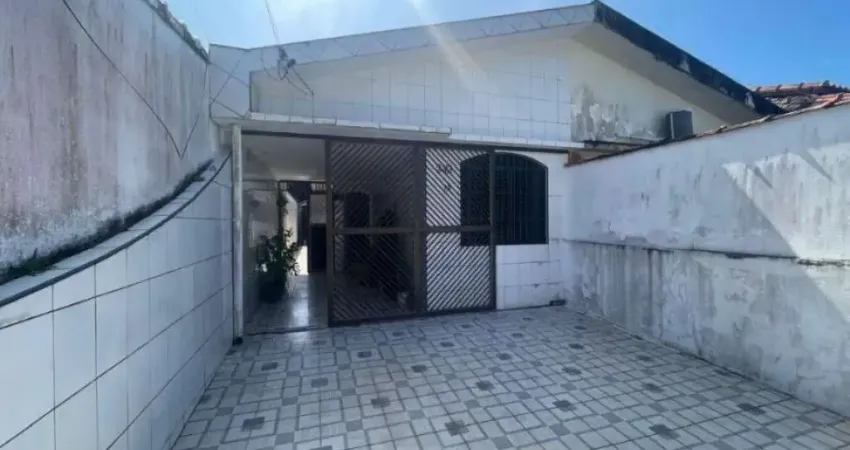 Casa térrea geminada com 2 dorms - 3 vagas de garagem - financia!