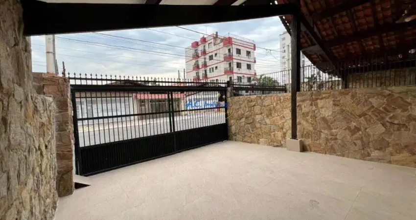 Espaçosa Casa Térrea Geminada com Piscina e Churrasqueira na Vila Tupi - Financia!