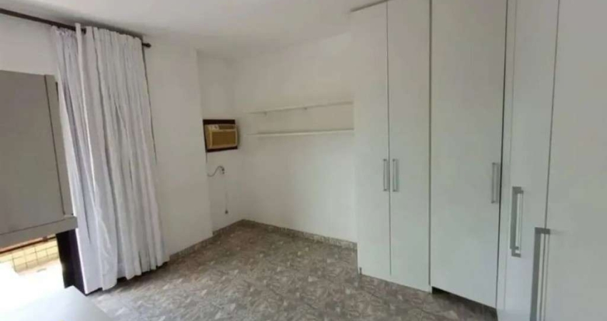 Oportunidade!! 03 dorms, pertinho da praia, Canto do Forte!!