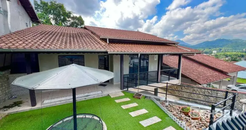Casa com 3 dormitórios para alugar, 250 m² por R$ 5.255,79/mês - Itoupava Central - Blumenau/SC