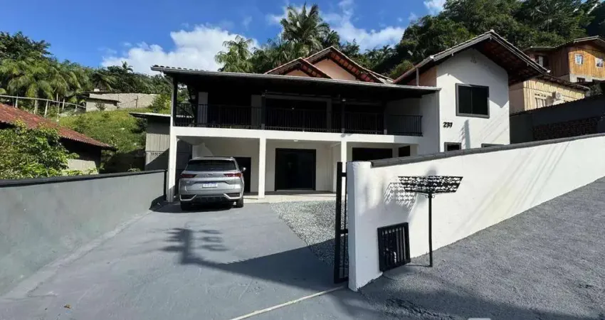 Casa com 4 dormitórios à venda, 400 m² por R$ 750.000,00 - Água Verde - Blumenau/SC