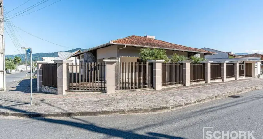 Casa com 3 dormitórios à venda, 302 m² por R$ 850.000,00 - Quintino - Timbó/SC