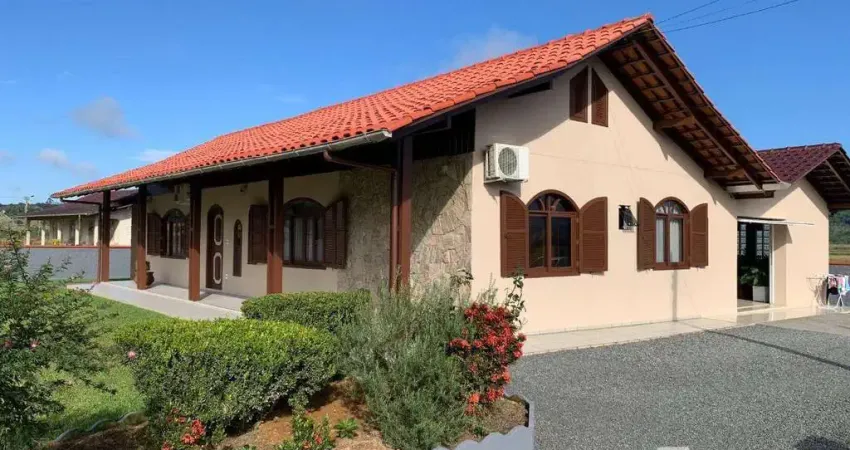 Casa com 3 dormitórios à venda, 180 m² por R$ 830.000,00 - Centro - Rio dos Cedros/SC