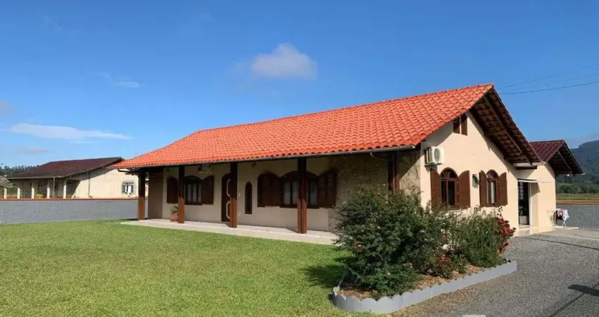 Casa com 3 dormitórios à venda, 180 m² por R$ 830.000,00 - Centro - Rio dos Cedros/SC
