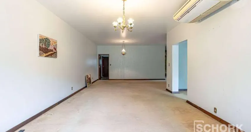 Casa contendo 3 dormitórios, sendo 2 suítes, a 5min do centro de Blumenau, com terreno de 1.000m²