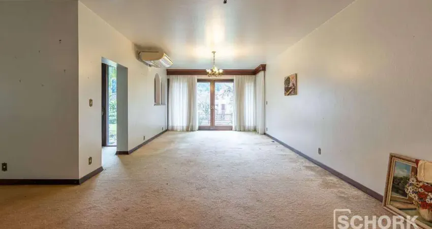 Casa contendo 3 dormitórios, sendo 2 suítes, a 5min do centro de blumenau, com terreno de 1.000m²