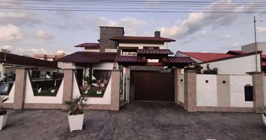 Belíssima casa mobiliada no bairro padre martinho stein, em timbó!