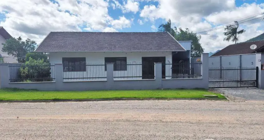 Casa com 3 dormitórios à venda, 138 m² por R$ 750.000,00 - Das Capitais - Timbó/SC