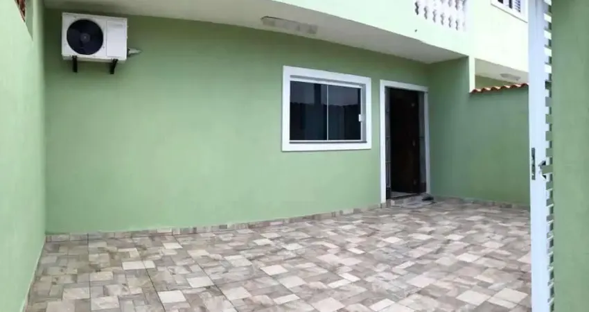 Oportunidade Imperdível! Casa com 2 Dormitórios e Ar Condicionado em Mongaguá