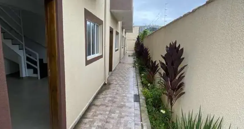 Sobrado em Condomínio com 2 Suítes e Churrasqueira – Mongaguá, a 300m da Rodovia