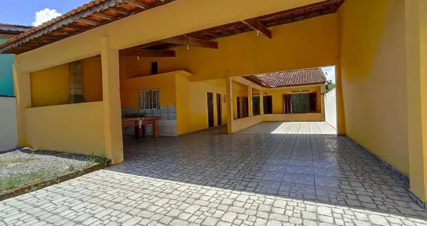 Casa à Venda em Mongaguá a 400m da Praia – 2 Dormitórios, Quintal Amplo e Churrasqueira