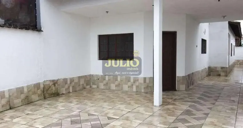 Casa à Venda em Itanhaém no Bairro Savoy | 2 Dormitórios, 4 Vagas, Próxima à Praia e ao Centro