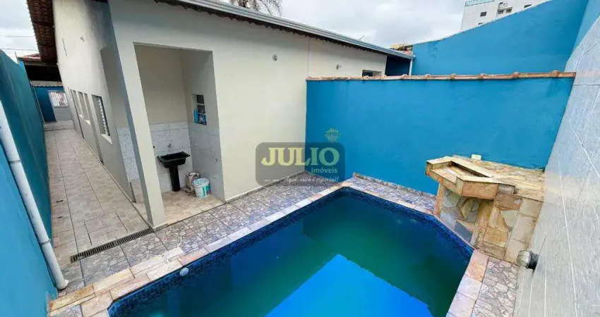 Casa Nova com Piscina à Venda em Mongaguá – 30m da Praia, 2 Dormitórios e Financiamento Bancário