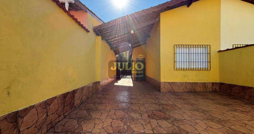 Casa à Venda em Mongaguá, lado Praia com 3 Quartos, Suíte, Churrasqueira e Quintal Revestido