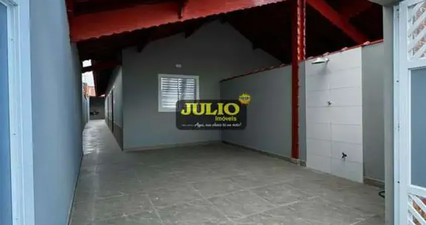 ✅ Casa à Venda em Mongaguá — 3 Dormitórios, Suíte, Piscina e 2 Vagas, Terreno Amplo!