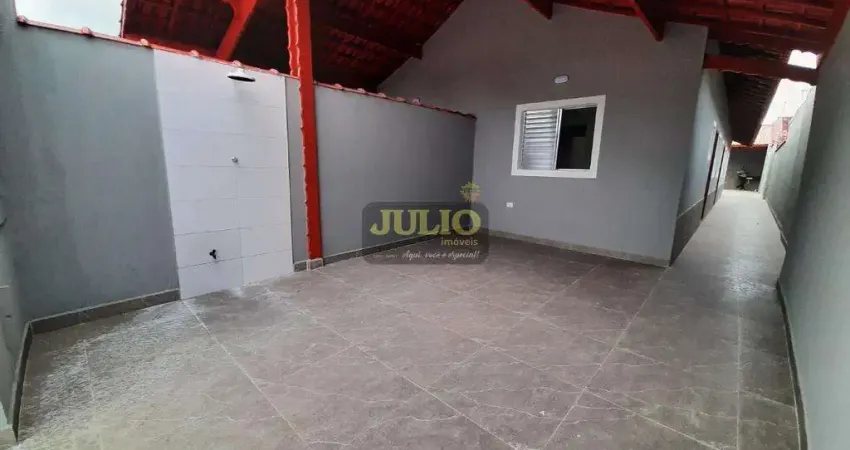 ✅ Casa à Venda em Mongaguá — 3 Dormitórios, Suíte, Piscina e 2 Vagas, Terreno Amplo!